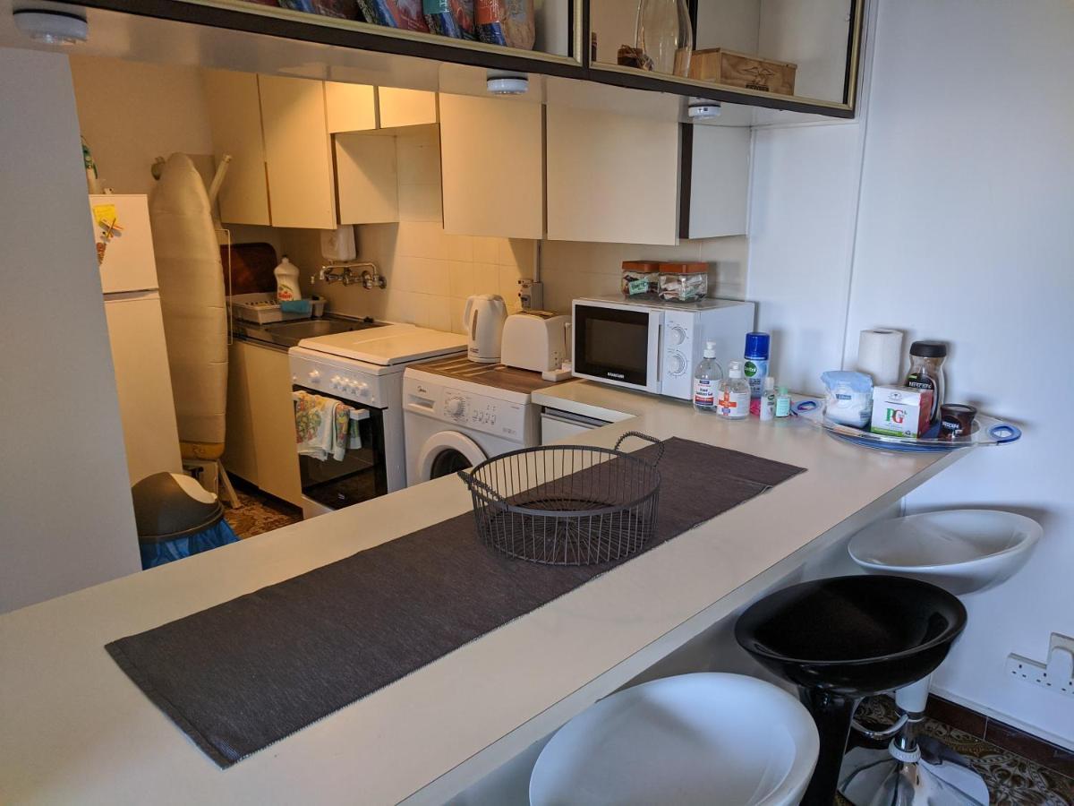 Fantastic 1 Bed Apartment By The Sea Opposite 4 Seasons 레메소스 외부 사진
