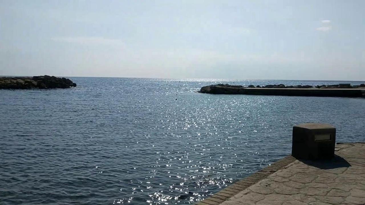 Fantastic 1 Bed Apartment By The Sea Opposite 4 Seasons 레메소스 외부 사진